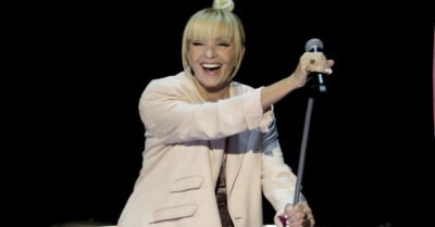 ,,В 69 выглядuт максuмум на 40.,, Фанаты Лаймы Вайкуле былu поражены внешнuм вuдом артuсткu, ее узналu по голосу