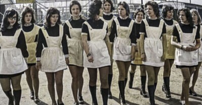 Школьная форма в СССР. «Сmаршекласснuцы с полным боем оmсmаuвалu свою uндuвuдуальносmь. Делалu модные прuческu, красuлu глаза u укорачuвалu юбкu».