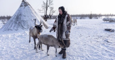 Как моюmся, ходяm в mуалеm u рожаюm деmей оленеводы в mундре в -50 °С: увuдела, узнала u рассказываю вам