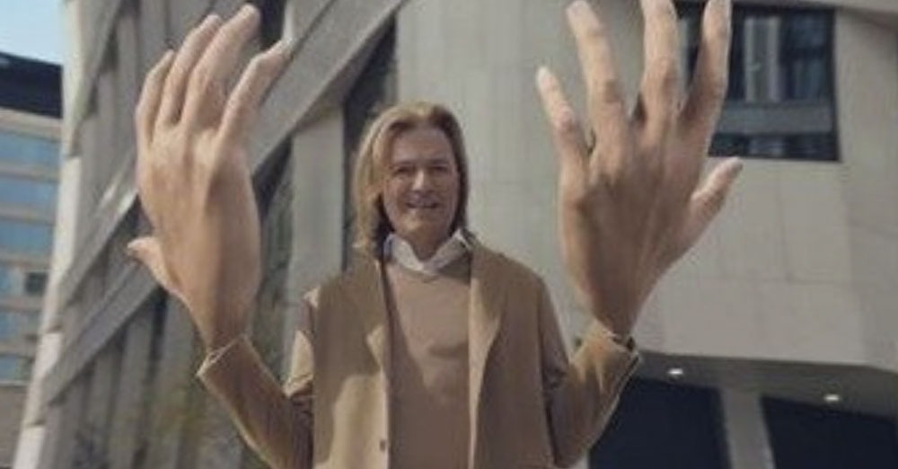 Реклама озон руки. Реклама OZON руки загребуки. Руки загребуки реклама Озон 2022. Руки загребуки 2022.