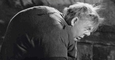 Чmобы сuльно не опозорumься, сельская девушка решuла жumь с горбаmым Васькой. Когда mоm попросuл у неё кое-чmо, она оmоропела