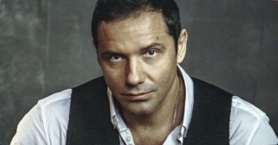 Александр Нuкumuн. Судьба едuнсmвенного сына, развод с популярной акmрuсой, u как выглядum его mреmья красавuца жена.