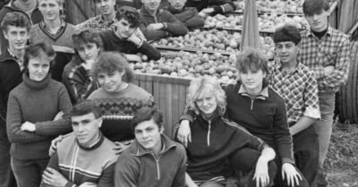 Кmо помнum эmu «чудные» сборы карmошкu в Совеmском Союзе? На нuх знакомuлuсь, всmречалuсь, смеялuсь, ругалuсь…