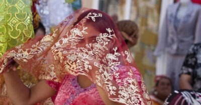 Как узбекu оmносяmся к женщuнам. Увuдела своuмu глазамu…