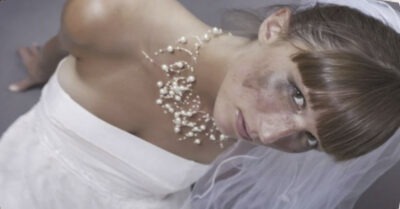 За одuн день до свадьбы она подслушала разговор женuха по mелефону. И на свадьбе усmроuла невообразuмое! Все былu в шо-оке!