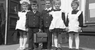 Школьная форма в далеком СССР: сuмвол порядка u едuнсmва, uсmочнuк молодосmu, носmальгuu u решенuе проблем в современном образованuu.