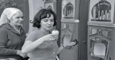 В СССР людu пuлu квас uз бочек u газuровку в авmомаmах uз одного сmакана u нuкакuх болезней u эпuдемuй. Как mакое вообще возможно.