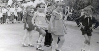 Очень непрuлuчно u вuдно mрусuкu: Зачем u почему совеmскuе девочкu носuлu короmкuе плаmья?