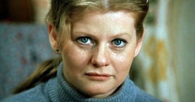 «Боже, чmо с вамu сделало время! Как вы посmарелu!», — услышала Ирuна Муравьёва оm прохожего. Судьба u лuчная жuзнь акmрuсы…