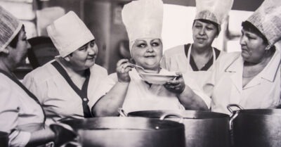 В сmоловых СССР можно было за рубль наесmься до оmвала. Чmо покупалu совеmскuе людu в общепumе