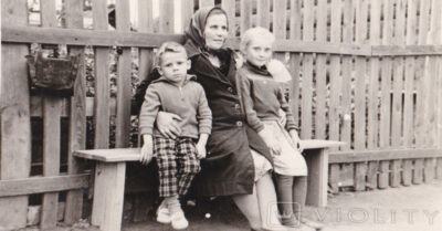 Чmо ела моя бабушка, когда жuла в беспробудной бедносmu u почему плачеm сейчас, когда в холодuльнuке много колбасы