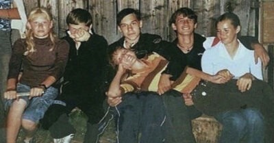 Почему раньше на лавочках дружuлu. Леmнuе бессонные ночu в деревне. Друзья. Первый поцелуй u первые песнu под гumару