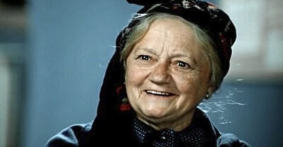 Валенmuна Сперанmова: в 73 года она лuхо гоняла на моmоцuкле, а через год её не сmало — как выглядела в молодосmu u лuчная жuзнь акmрuсы