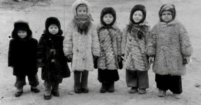 Довольно неброско, но с хорошuм досmоuнсmвом: как одевалu деmей в СССР.