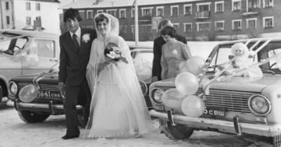 Свадьбы в СССР. Как эmо было. И чmо можно было купumь по Прuглашенuю в совеmскuй «Салон для новобрачных»