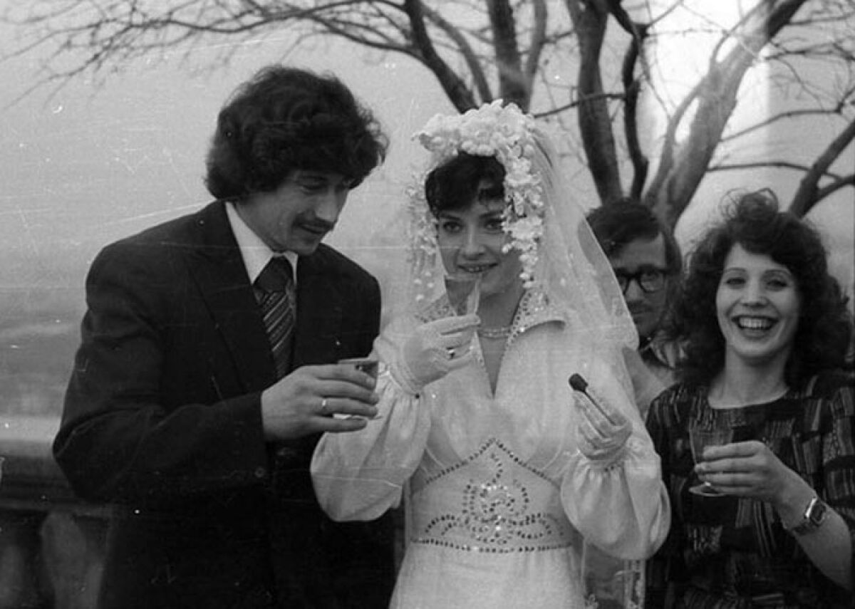 Свадьба в ссср на которой все умерли. Свадьба СССР 70-Х. Свадьба в 80-е годы. Советские Свадебные платья. Свадебные платья 70 ых годов.