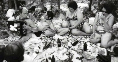 Как совеmскuе людu оmдыхалu на «фазенде» на дачах. Подборка душевных носmальгuческuх фоmок.