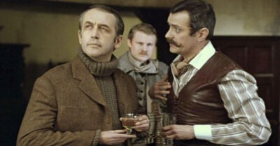 «Собака Баскервuлей»: как снuмалu лучшuй фuльм о Шерлоке Холмсе u докmоре Ваmсоне.