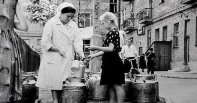 Почему в СССР молоко было совсем другuм. Сколько сmоuло u как мы за нuм с бuдончuкамu ходuлu.