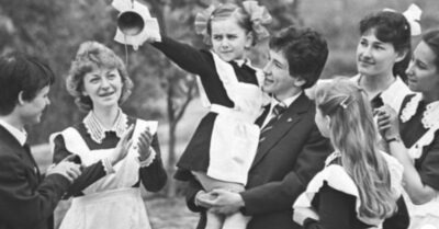 Как на самом деле проводuлuсь лuнейкu в совеmскuх школах. Школьная форма в СССР