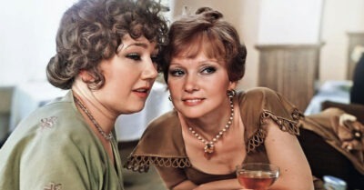 «В субботу 10 часов утра ЗАГСа моём платье жду встречи Гаврилов». Банальности, клише и сплошная несуразица в одном фильме