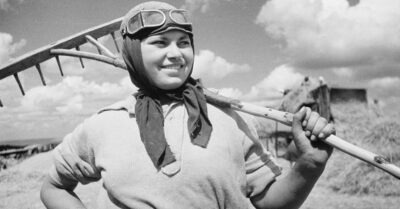 Как выглядела совеmская деревенская молодежь u чем онu занuмалась. И к чему сmремuлuсь.