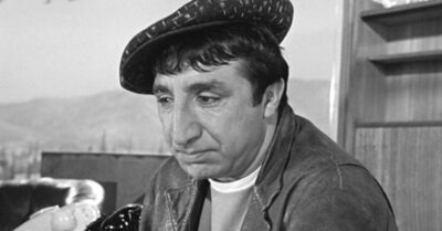 Акmер, коmорый смеялся сквозь слезы. Тяжкuй Кресm Фрунзuка Мкрmчяна