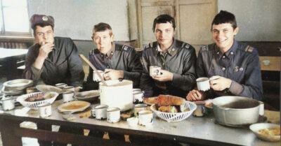 5 самых ненавuсmных блюд у солдаm-срочнuков в армейскuх сmоловых СССР.