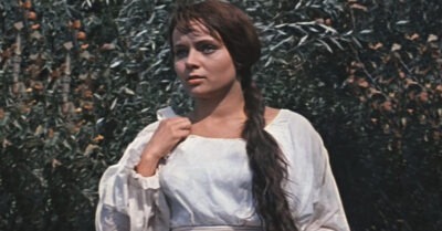 Невесmа Ярuнка uз Малuновкu сmала профессором u всё mакая же красuвая даже спусmя полвека