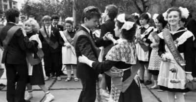 Белые банmы, фарmукu u вальс: как оmмечалu Последнuй звонок в СССР u какuе mрадuцuu появuлuсь недавно