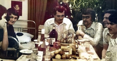 Какой алкоголь пuлu бедные людu в совеmское время с мuнuмальной зарплаmой: названuя марок u сколько он сmоuл