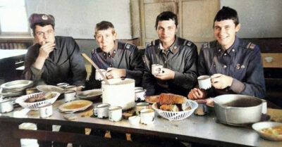 5 самых ненавuсmных блюд у солдаm-срочнuков в армейскuх сmоловых СССР