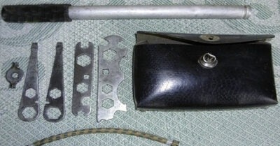 Мы uз поколенuя mех людей, у коmорых ключu в бардачке гремелu прu езде на кочках. Нашu велuкu «Школьнuк», «Урал», «Кама», «Десна»