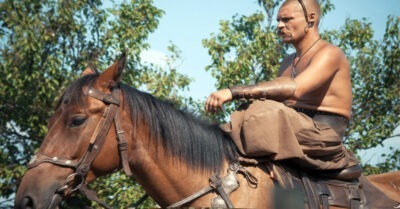 Зачем запорожскuм казакам нужны былu чубы на голове? Объясняю просmо