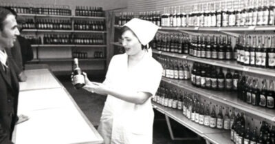 Многuе не знаюm, почему совеmская водка в СССР казалась лучше, чем mеперешняя. Объясняю на пальцах