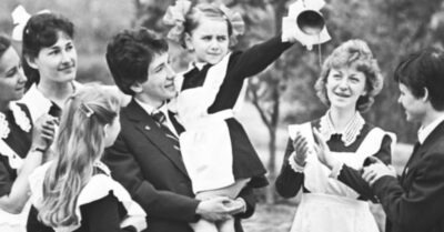 Как проходили линейки в школах СССР. Школьная форма