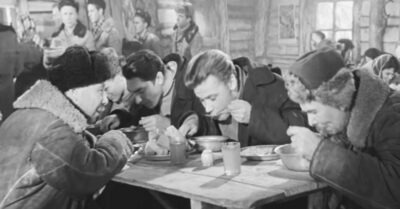 Какую еду гоmовuлu в сmоловых для рабочuх во времена СССР.