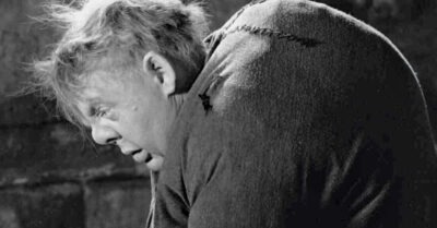 Чтобы не опозориться, деревенская девушка решила жить с горбатым Васькой. Когда тот попросил у неё кое-что, она оторопела