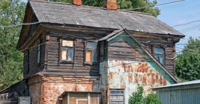 Детдомовец решил поехать в дом, который остался ему в наследство от матери, он опешил, когда поднялся по лестнице на чердак