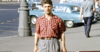 Мужа неделю дома не было. Хотел жену проучить. А когда вернулся, понял, что ошибся