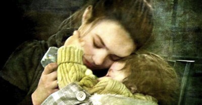 Иди! Иди! Кому ты нужна – хромая да ещё и с ребёнком! – кричал вслед пьяный муж. Но, узнав, что было потом, все ахнули