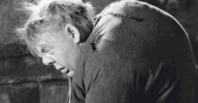 Чтобы не опозориться, девушка из деревни решила жить с горбатым Васькой. Когда он попросил у неё кое-что, она оторопела…