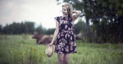 Гулящая. — Детей-то орава, — шептались соседки.  И ни один на другого не похож.