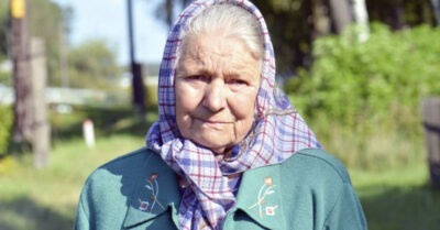 Семья приютила пожилую бабку из деревушки, они даже не воображали, чем это аукнется