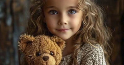 Девочка подарила немому мальчику плюшевого мишку, а через 20 лет ей в окно закинули этого мишку и раздался голос