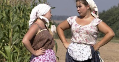 Жили рядом две семьи. Дружили, ели, пили вместе. Увела мужа. Лучшая подружка, это подушка