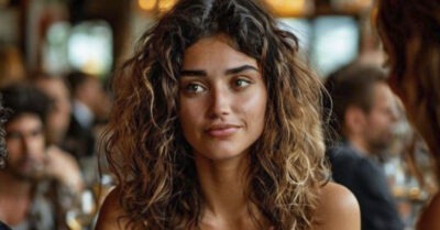 «Ну вот и моя клуша пришла» — муж по привычке начал унижать Зину перед гостями в ресторане. От её ответа оторопели все