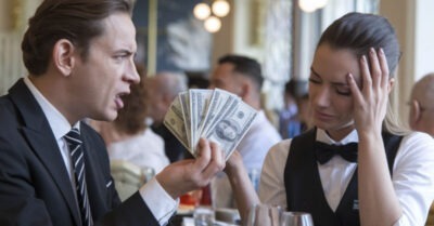 «Купи себе новые трусы»оскорбил миллионер нищую официантку.После её ответа он, ошеломлённый зарыдал
