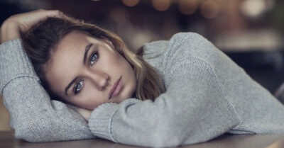 Увидев сообщение от мужа, Лена опешила: кто же тогда лежит рядом с ней