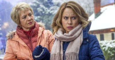 Родители продали особняк ради сына, а жить поехали к дочке